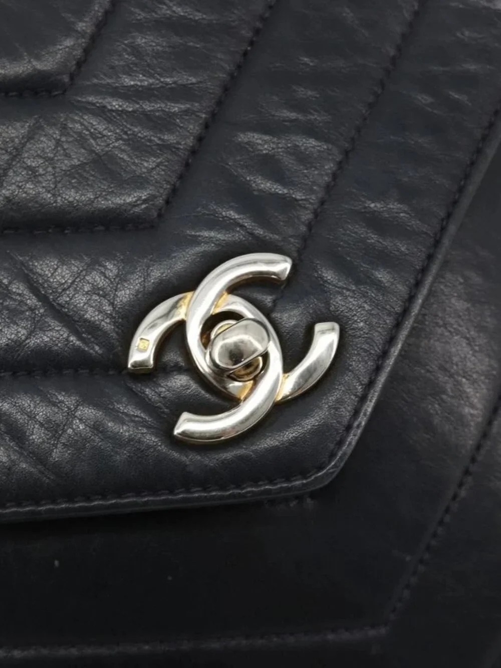 CHANEL V Stitch Shoulder Bag Lamb Skin Navy Gold CC Auth bs35440